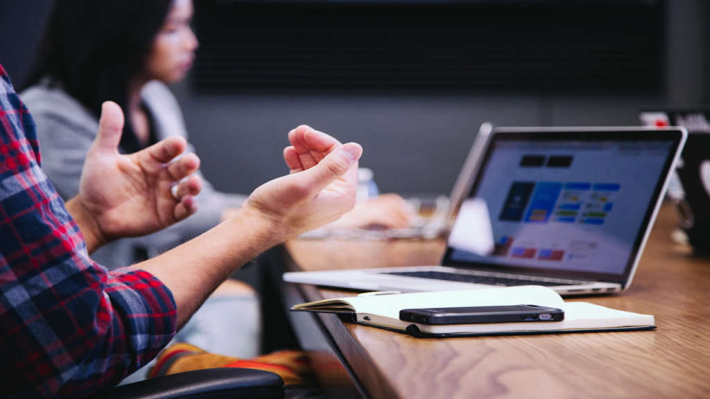 Optimizing Visual Content for Engaging Social Media Designs